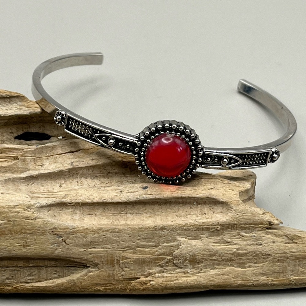 Elegant Silver Bracelet with Red Gemstone
